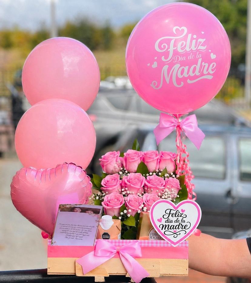 Desayuno de madre con rosas - Deluxe Surprise